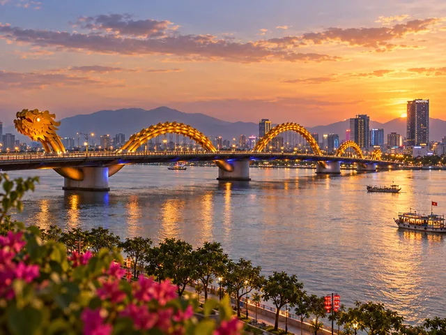 Cầu Rồng và sông Hàn, Đà Nẵng lúc hoàng hôn